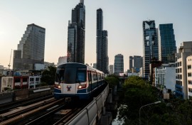 A viral video of a Thai woman confronting a group of noisy Italian teenagers who exchange vulgar words and gestures on a Bangkok train prompted online backlash and an apology from Italy's embassy