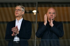 Arsene Wenger (L) with FIFA president Gianni Infantino