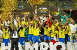Mamelodi Sundowns celebrate after defeating FAR Rabat in the 2025/26 CAF Champions League final