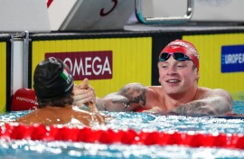 Adam Ramsay-Peaty (R) congratulates winner Nicolo Martinenghi of Italy