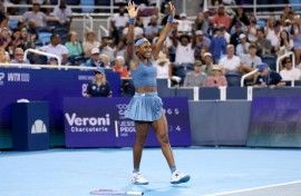 American Coco Gauff celebrates her victory over Jessica Pegula in the Cincinnati WTA 1000 final