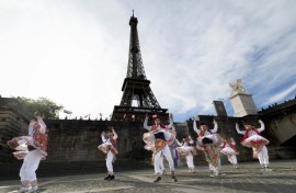 Dancers from the BAPS group performed next to the Eiffel Tower