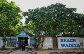 Sri Lanka's coastal conservation department has ordered Beach Wadiya to close, but the restaurant is taking the matter to court.
