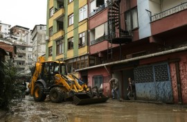As the torrential rains eased, Istanbul began a massive cleanup operation