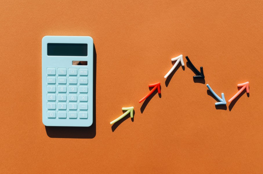 A calculator and a graph with arrows representing inflation. GettyImages/Maryna Terletska