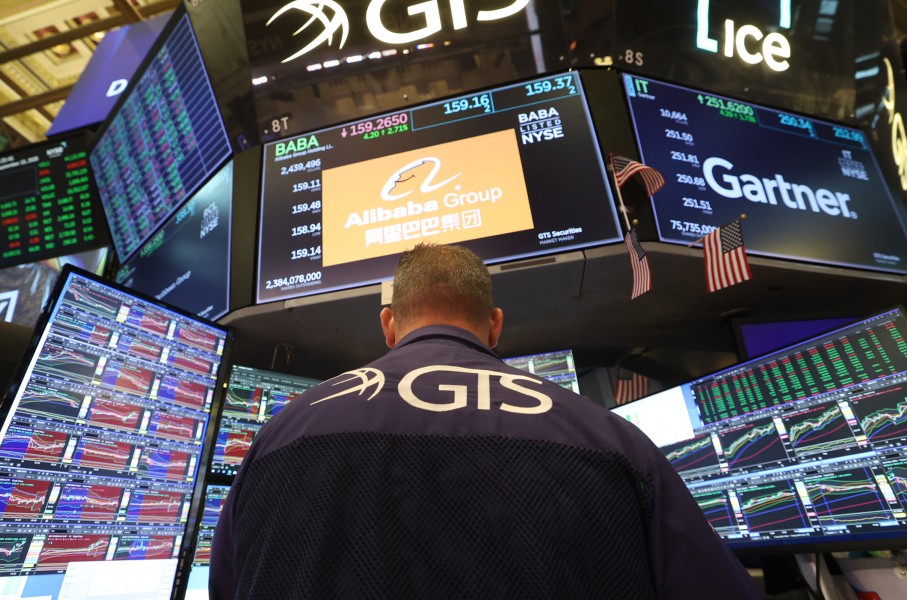 Traders work on the floor of the New York Stock Exchange (NYSE). AFP/Timothy A Clary