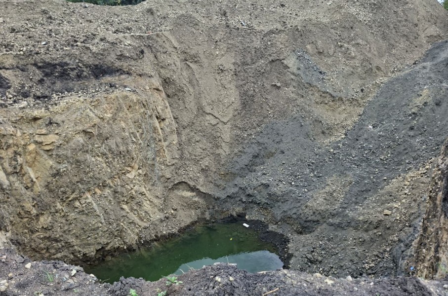 Illegal mining in Bapong. eNCA/Bafedile Moerane