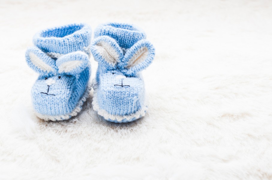 Blue baby booties. GettyImages/oksix