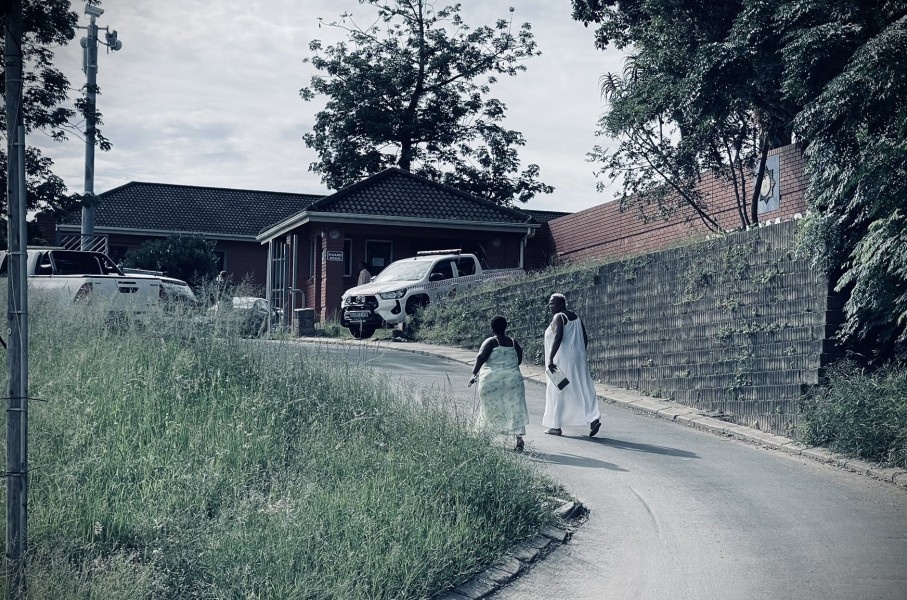 Hostage stand-off at KZN police station. @DasenThathiah/X