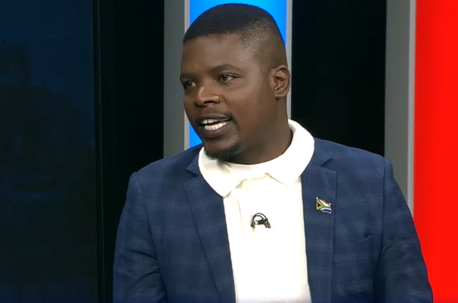 DA's Sedibeng Caucus leader, Sibusiso Dyonase rolls up his sleeves and prepares to contest for the position of federal leader.