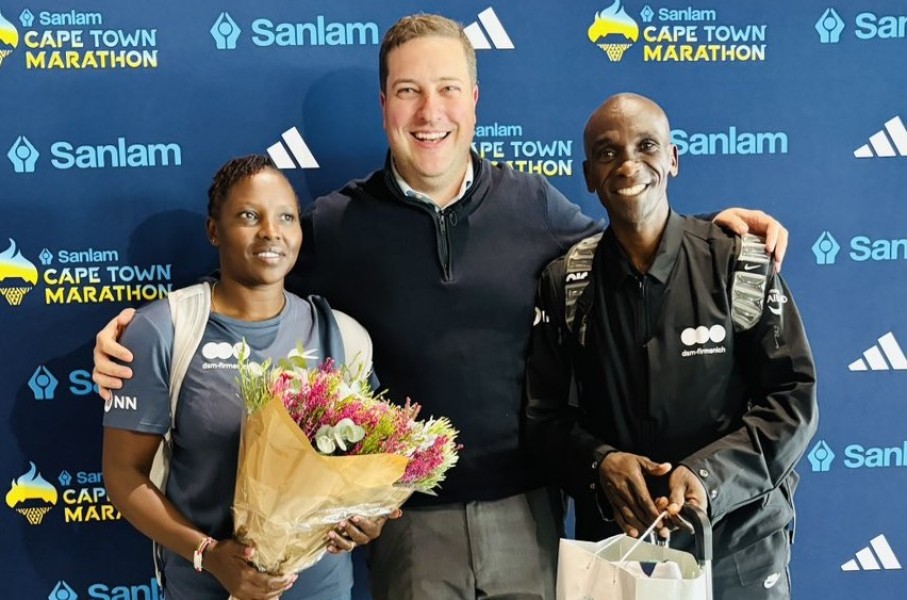 Marathon legend Eliud Kipchoge welcomed by Cape Town mayor Geordin Hill-Lewis. @r Geordin Hill-Lewis/X