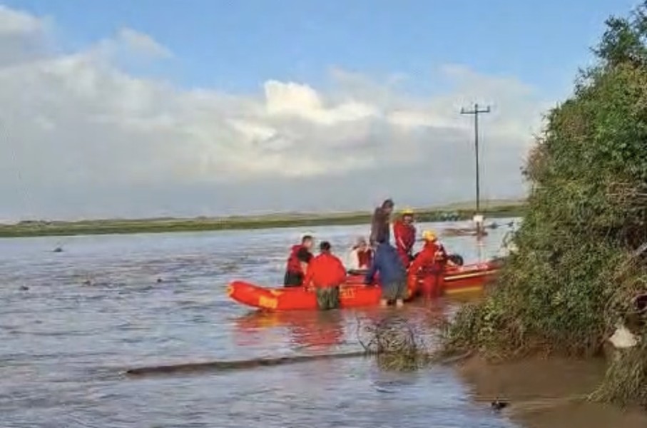 Twenty-one people have been rescued.  eNCA/Nobesuthu Hejana 