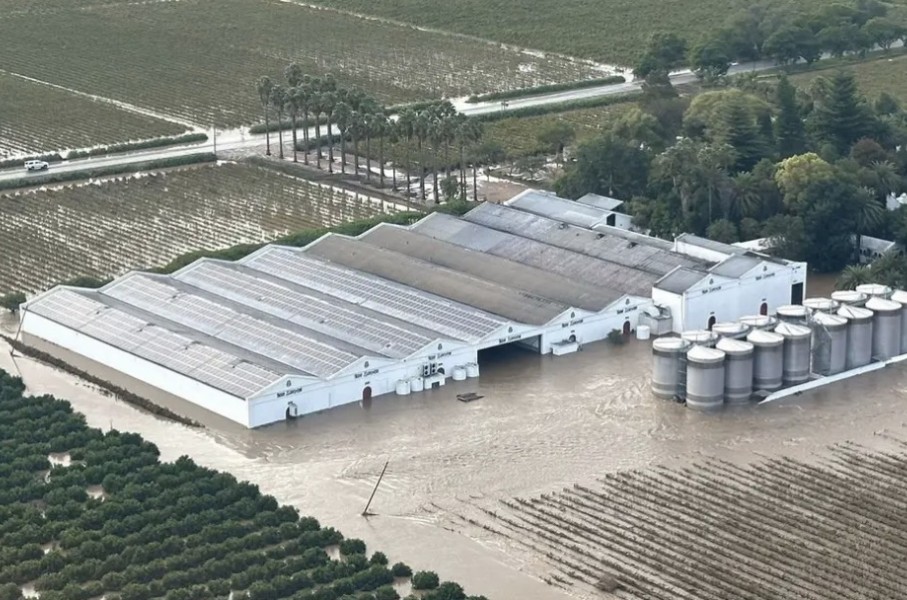 Cape Winelands damage after storm. Wine/Facebook