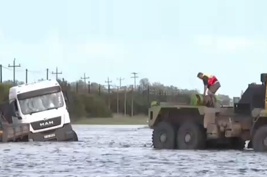  Flooding in Taung, North West, has cut off several villages, leaving residents stranded for more than a week.