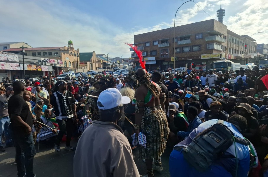 Several shops shut down on Friday, while those who defied orders were threatened for staying open. eNCA/Ronald Masinda