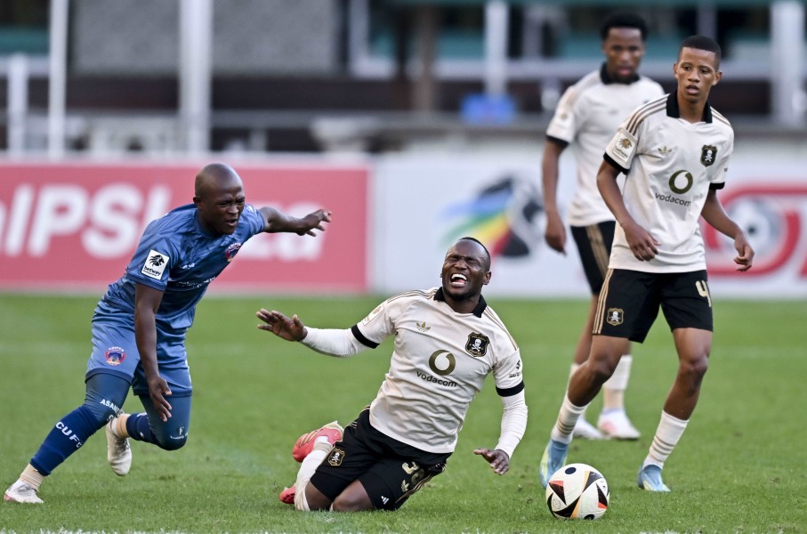 Asanele Bonani of Chippa United FC takes down Kamogelo Sebelebele of Orlando Pirates earning him a yellow card. Gerhard Duraan/Gallo Images