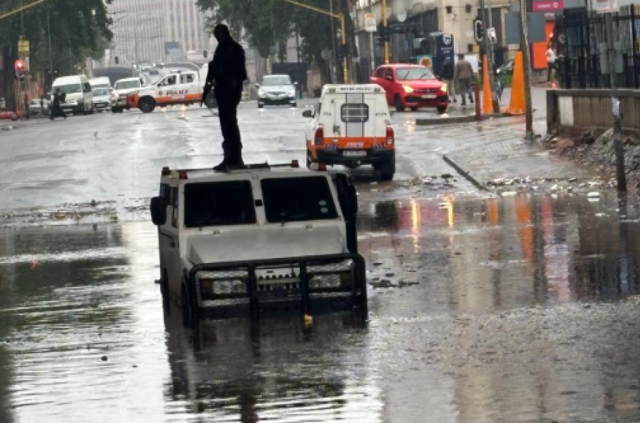  localised flooding has been reported at Siemert Road and Currey Street, Doornfontein.