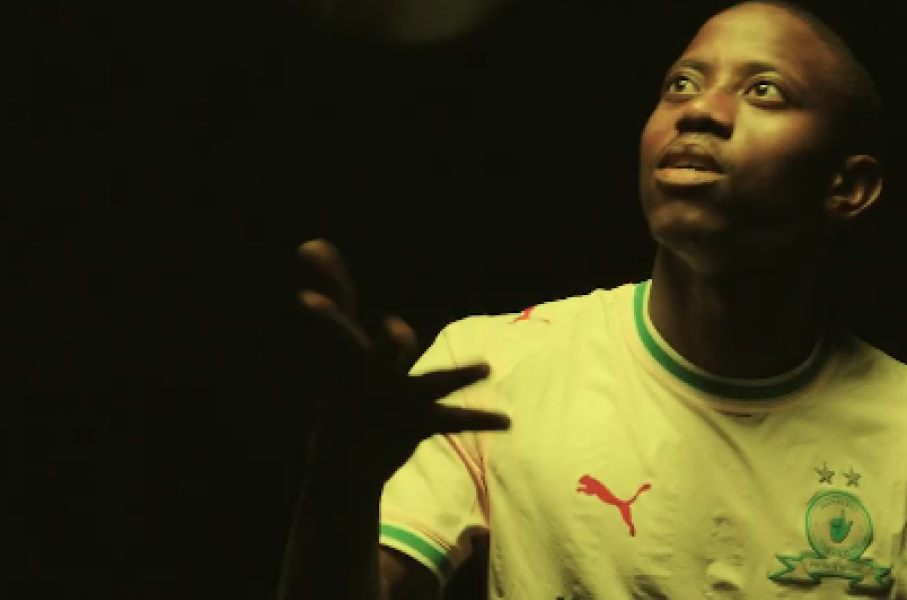 Mamelodi Sundowns have captured the signing of Thabo Cele. Photo : Screenshot from Mamelodi Sundowns video via X