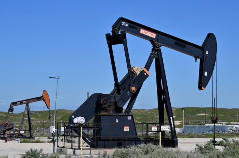 The US crude oil benchmark, WTI, fell more than 10%