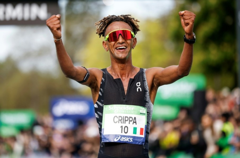 Italy's Yemaneberhan Crippa celebrates after winning the Paris marathon
