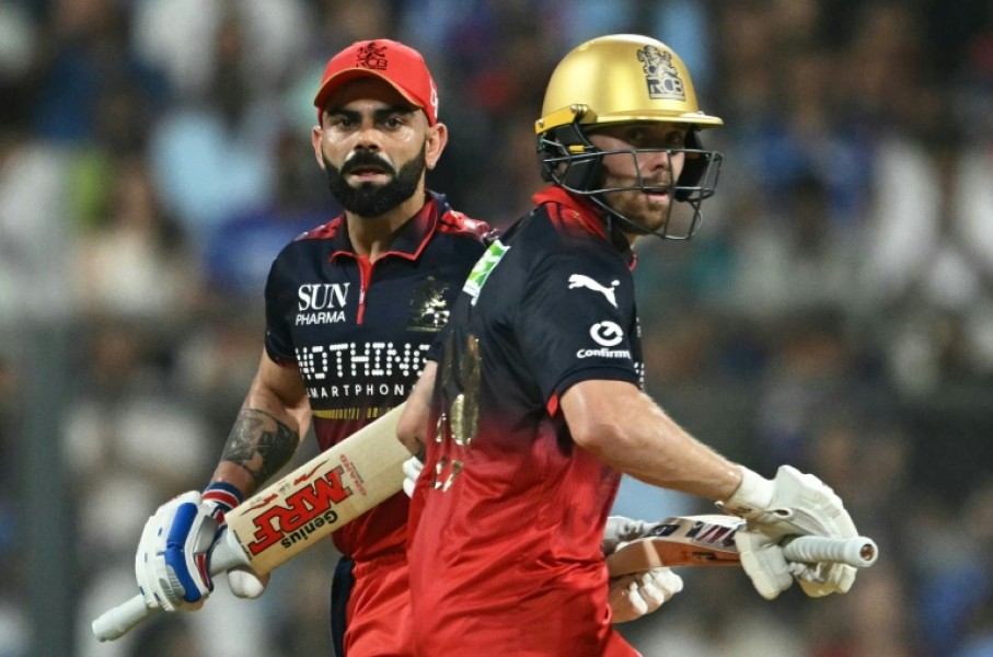 Virat Kohli and Phil Salt (R) put on 120 for the opening wicket as Bengaluru held off Mumbai for a third win in four IPL games