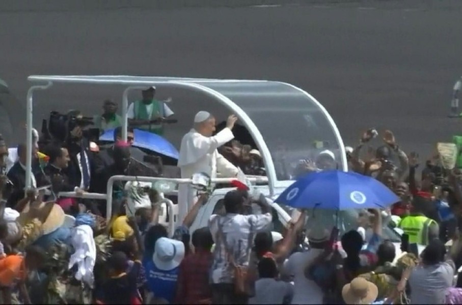 Giant papal mass in Cameroon draws jubilant crowds