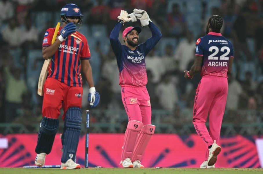 Jofra Archer (R) picked up three wickets as Rajasthan defended a modest target against Lucknow