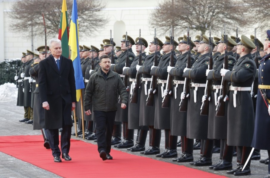 Lithuania's President Gitanas Nauseda (L) and Ukraine's President Volodymyr Zelensky review the military honour guard in Vilnius
