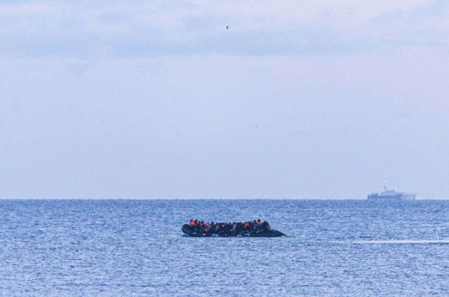 Britain and France have signed a new three-year deal on security operations to stop the crossings