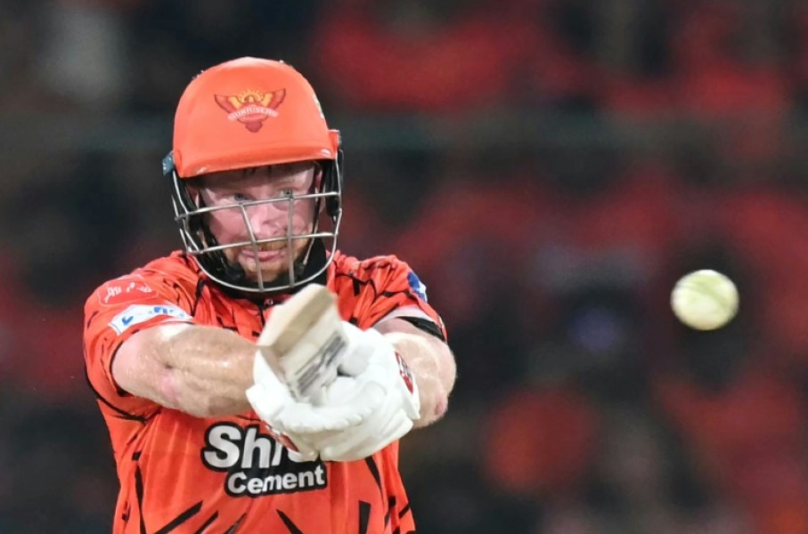 Heinrich Klaasen top-scored for Hyderabad with 69 as they took over top spot in the IPL standings