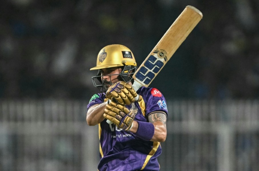 Manish Pandey's 45 helped Kolkata ease to victory over the struggling Mumbai Indians