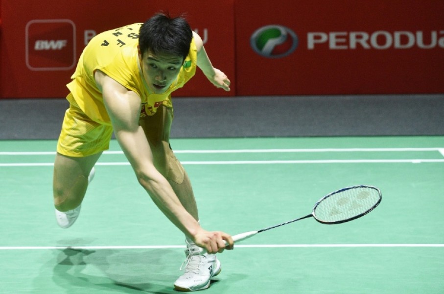 Li Shifeng of China in action against Panitchaphon Teeraratsakul of Thailand during their men's single final match
