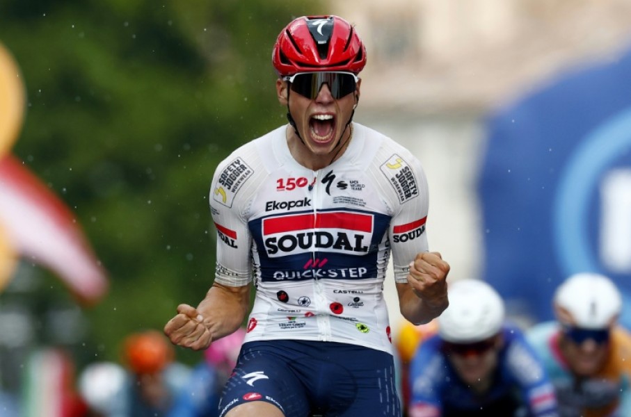 Soudal Quick-Step's French rider Paul Magnier celebrates as he wins the 18th stage of the Giro d'Italia at Pieve di Soligo