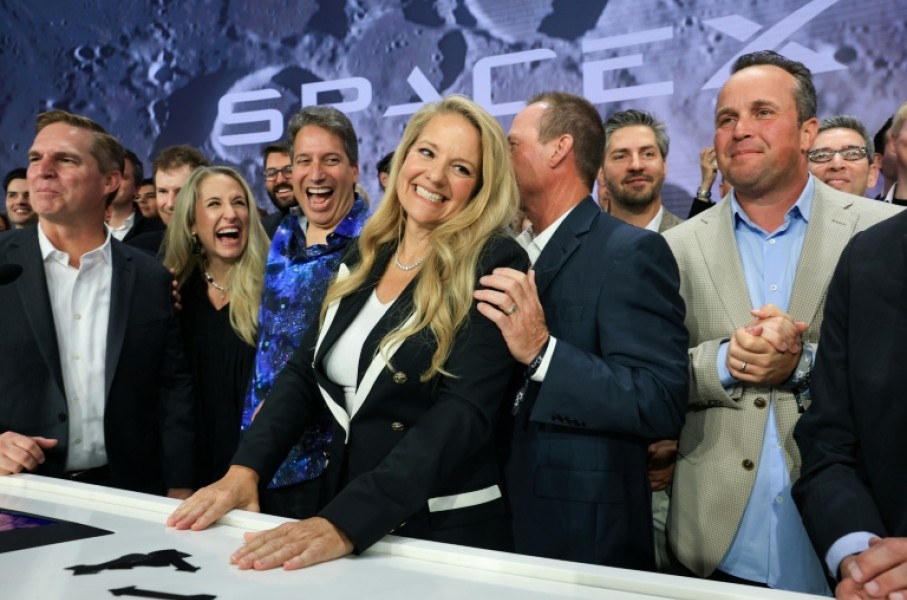 SpaceX president and chief operating officer Gwynne Shotwell (C) celebrates with SpaceX employees and executives