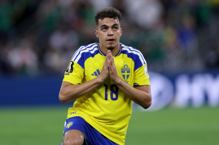 Sweden's Yasin Ayari celebrates his goal against Tunisia in World Cup Group F