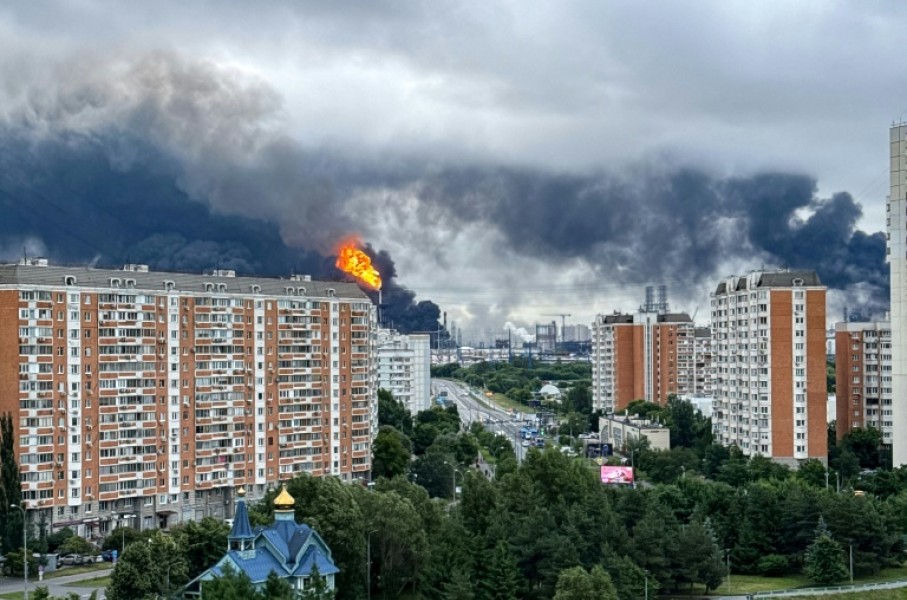 Smoke rising from an oil refinery outside Moscow on June 18, 2026 after it was struck by Ukrainian drones