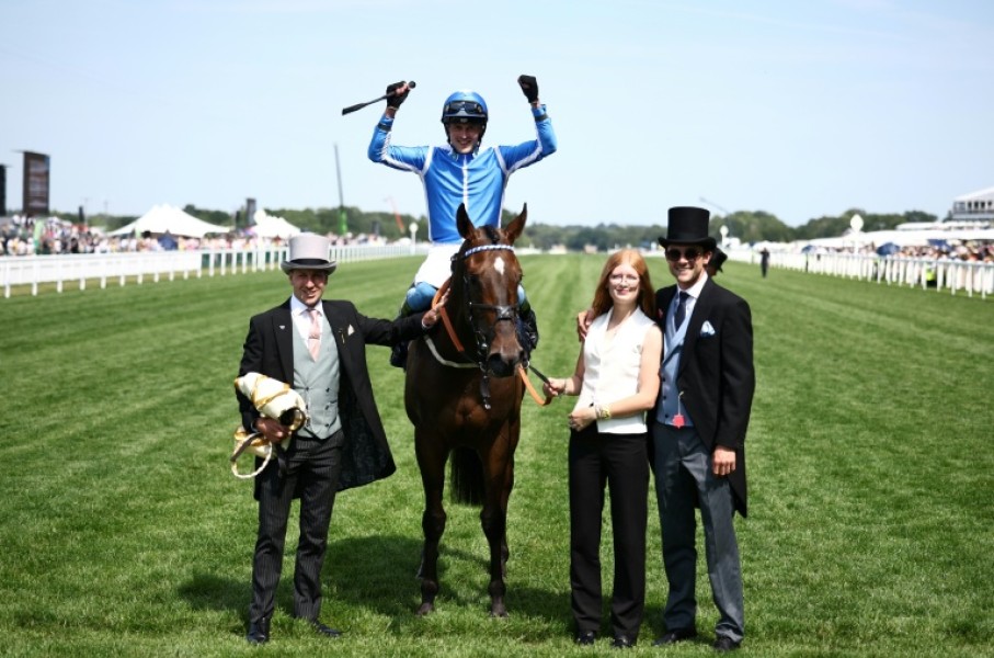 Clifford Lee crowned an extraordinary comeback from a serious motorbike accident to ride Venetian Sun to victory in the Commonwealth Cup