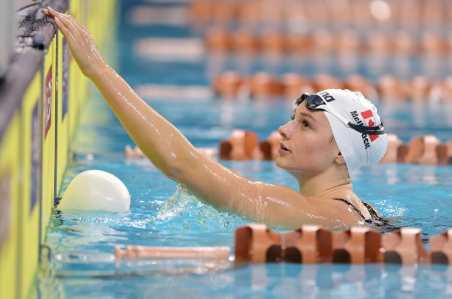 Summer McIntosh set a world record in the 200m butterfly at the Canadian Swim Championships in Montreal