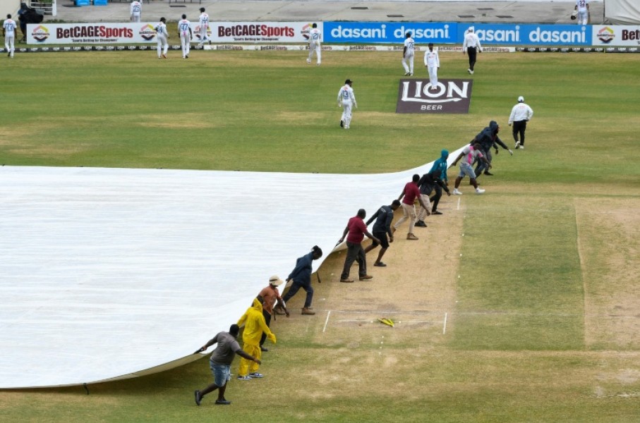 Ground staff pull on the covers during the fifth and final day of the second Test between Sri Lanka and West Indies