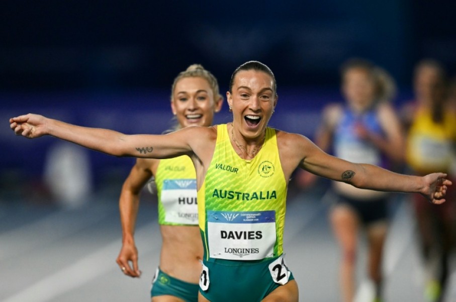 Rose Davies added 5,000m gold to her 10,000m title at the Commonwealth Games