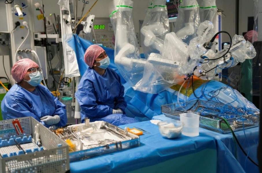 Sasha Stamenkovic showed fellow doctors how to use the Da Vinci 5 robotic-assisted surgical system