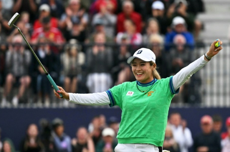 Japan's Shiho Kuwaki celebrates winning the women's British Open