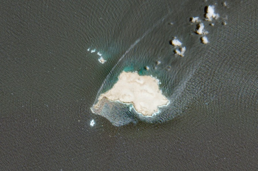 This satellite image obtained from Copernicus Sentinel Data 2026 shows a slick that is consistent with an oil leak emanating from a ship, stranded for over a month near Qibliyyah island off Oman's southern coast in the Arabian Sea
