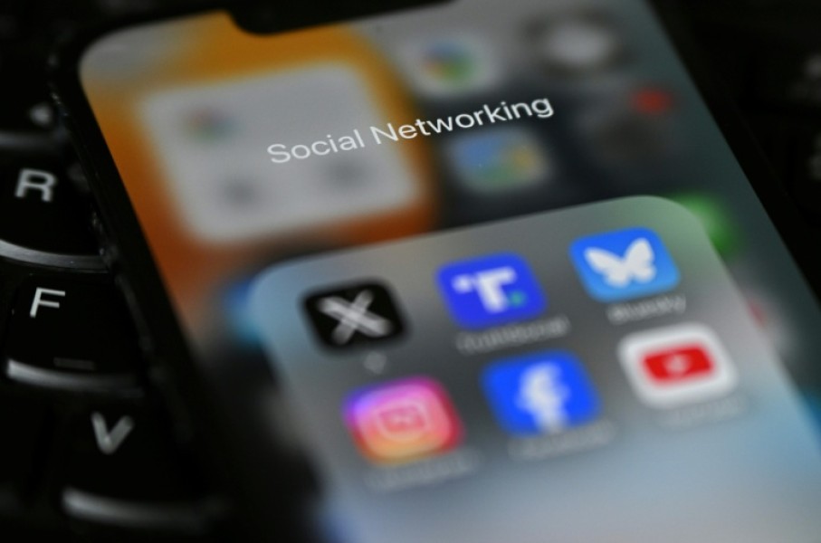 UK teens plan to opt out of social media curfews proposed by the government