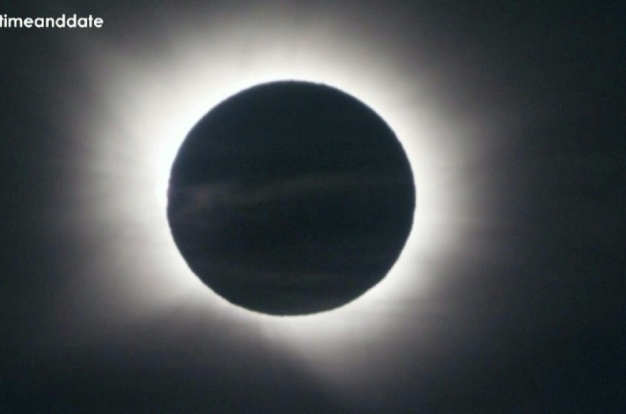 Images show moment of rare total solar eclipse in Palma de Mallorca, Spain