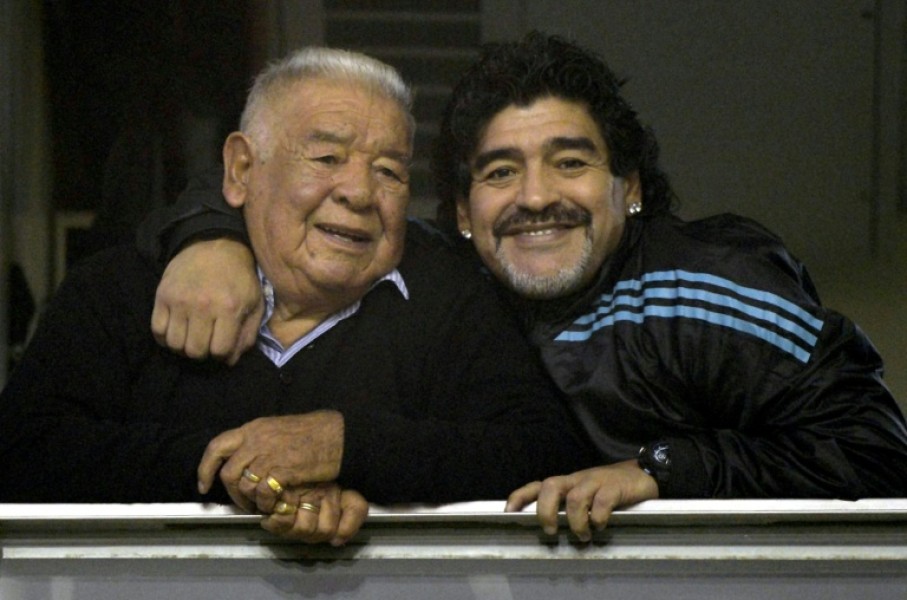The trial over the death of Argentine football legend Diego Maradona (R) has come to a hold over claims that medical test results presented in court by prosecutors actually belonged to his father, also named Diego (L)