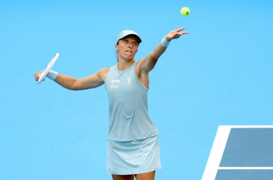 Iga Swiatek of Poland reached the semi-finals of the Cincinnati event after her opponent retired with a heel injury
