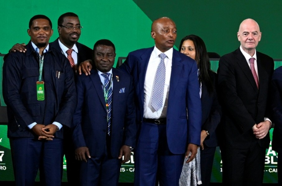 Samuel Eto'o (L) believes Gianni Infantino is the right man to lead FIFA