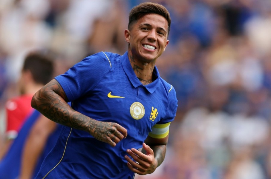 Manchester City hope to sign Chelsea midfielder Enzo Fernandez