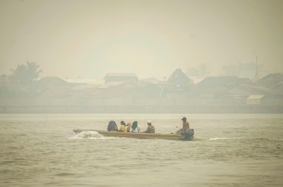 Indonesians on Borneo island say they acrid yellow haze has damaged their health